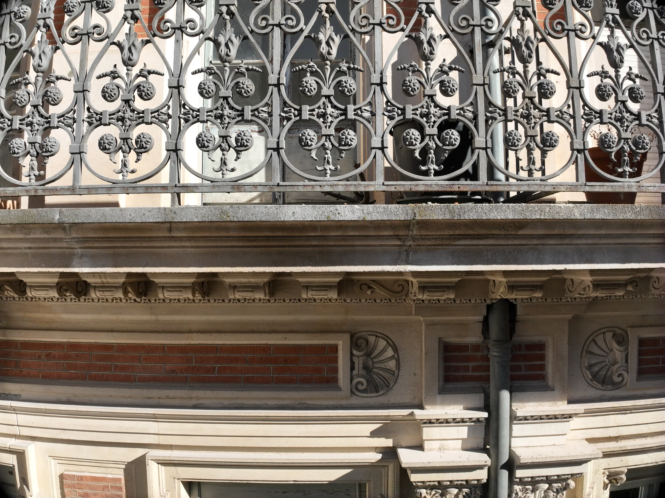 Balcon et garde-corps en ferronnerie rue de Metz